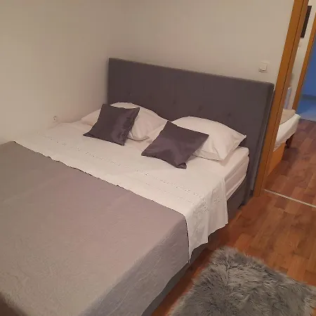 Lotus Apartment *