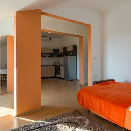 Lotus Apartment *