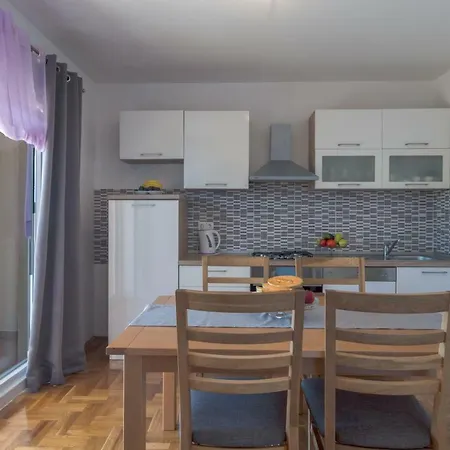 Lotus Appartement Sukošan