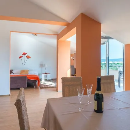 Lotus Apartment *