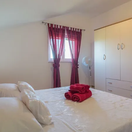 Lotus Apartment *
