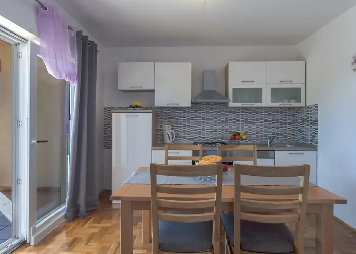 Lotus Lägenhet Sukošan